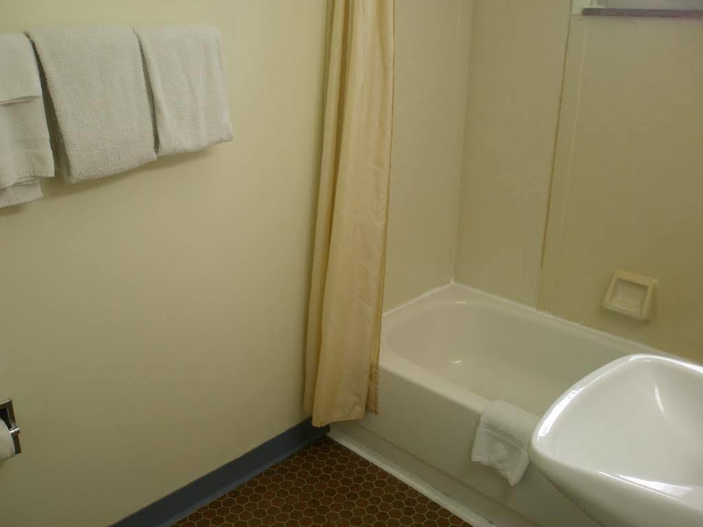 Budget Inn Bluffton Exterior foto